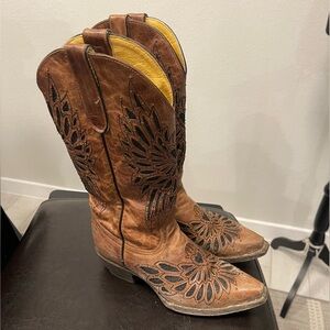 Cavender’s women western brass leather with crystal inlay Cowboy Boots Sz 7 B